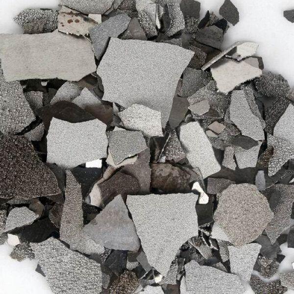 Manganese metal flakes